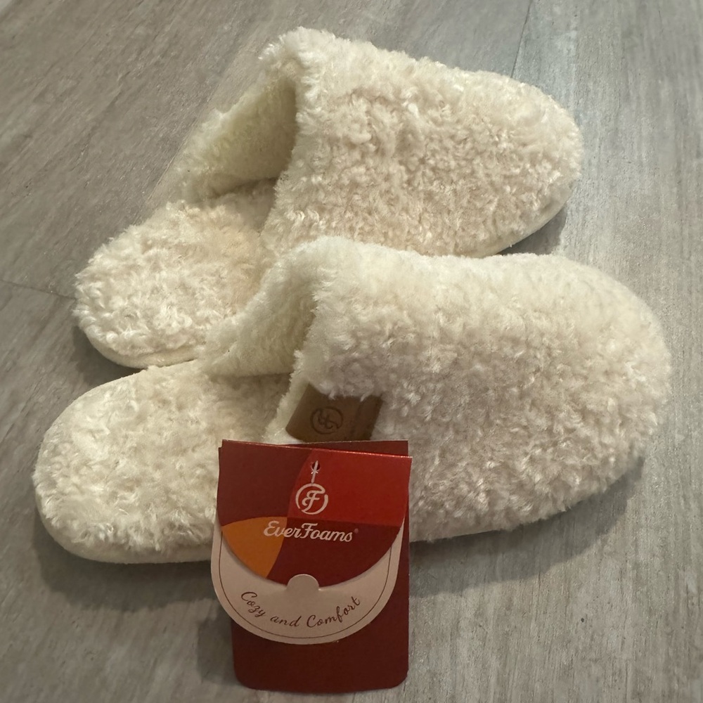 Women's Cream Slippers